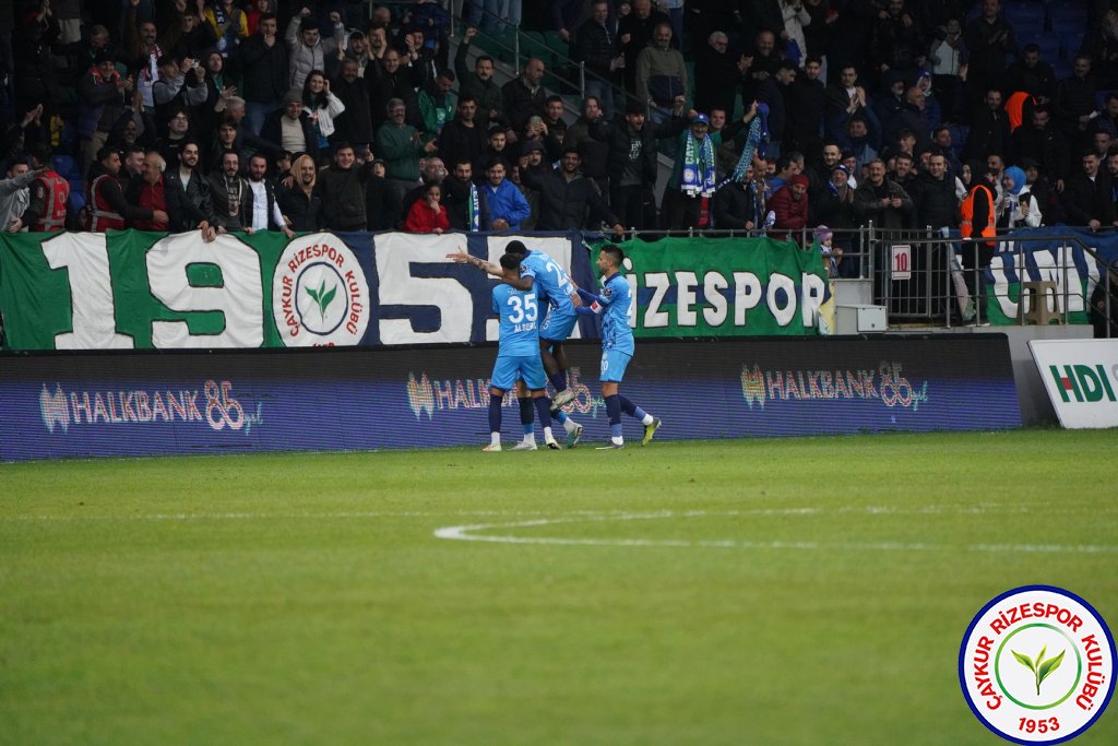 ÇAYKUR RİZESPOR 4-2 TUZLASPOR / Şampiyonluk Yolunda Bir Engel Daha Geçildi