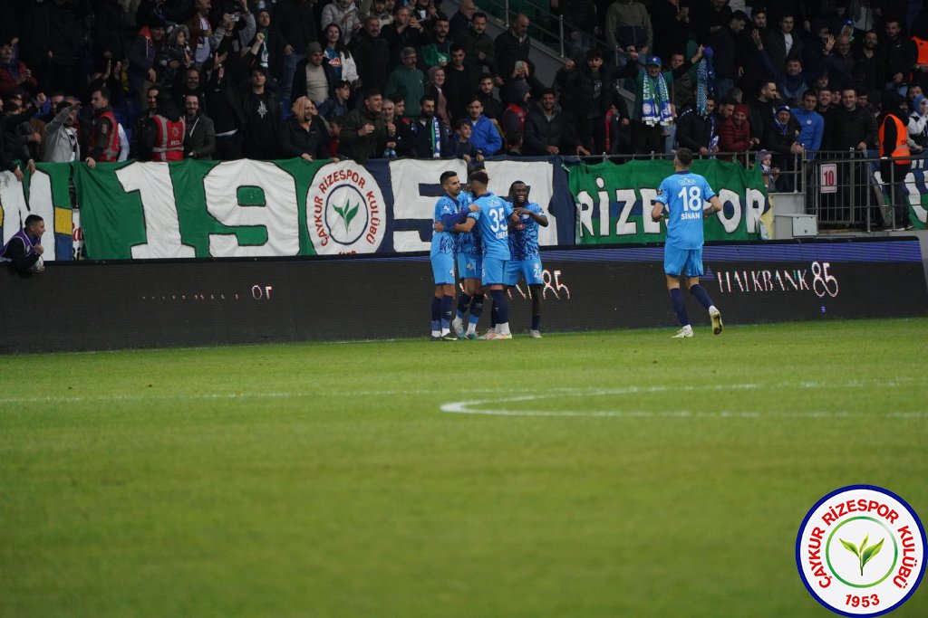 ÇAYKUR RİZESPOR 4-2 TUZLASPOR / Şampiyonluk Yolunda Bir Engel Daha Geçildi