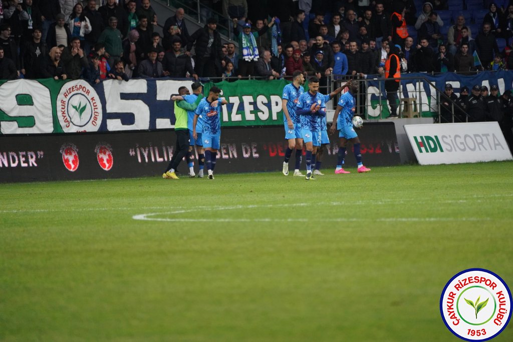 ÇAYKUR RİZESPOR 4-2 TUZLASPOR / Şampiyonluk Yolunda Bir Engel Daha Geçildi