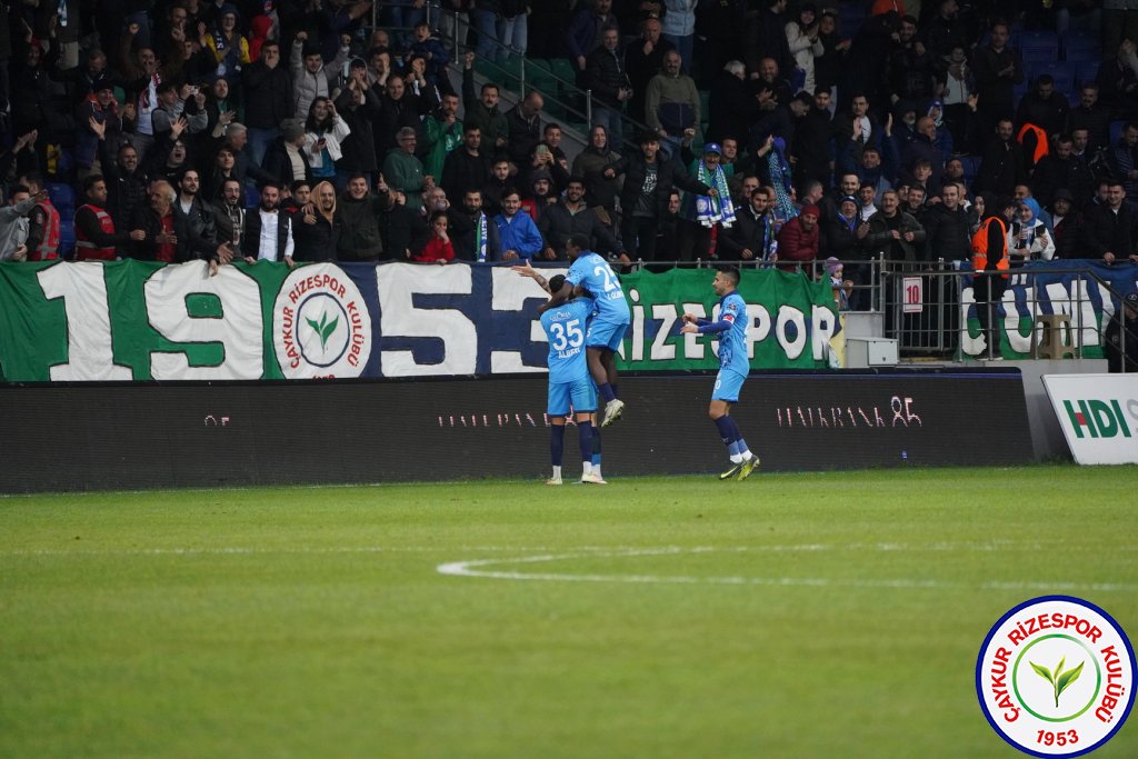 ÇAYKUR RİZESPOR 4-2 TUZLASPOR / Şampiyonluk Yolunda Bir Engel Daha Geçildi