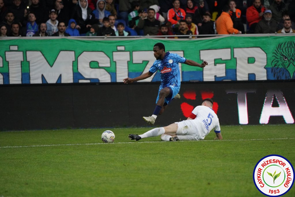 ÇAYKUR RİZESPOR 4-2 TUZLASPOR / Şampiyonluk Yolunda Bir Engel Daha Geçildi