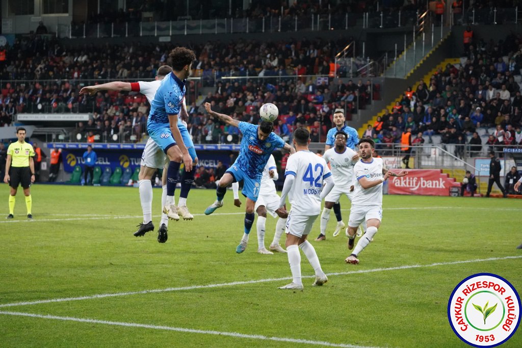 ÇAYKUR RİZESPOR 4-2 TUZLASPOR / Şampiyonluk Yolunda Bir Engel Daha Geçildi