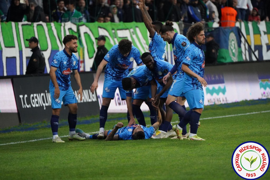 ÇAYKUR RİZESPOR 4-2 TUZLASPOR / Şampiyonluk Yolunda Bir Engel Daha Geçildi