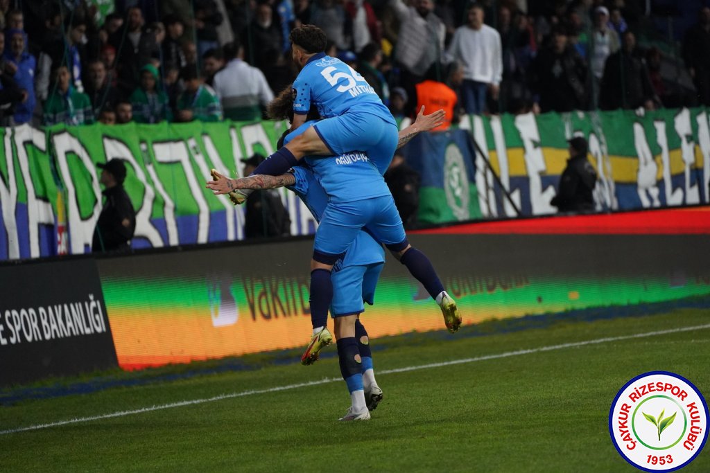 ÇAYKUR RİZESPOR 4-2 TUZLASPOR / Şampiyonluk Yolunda Bir Engel Daha Geçildi