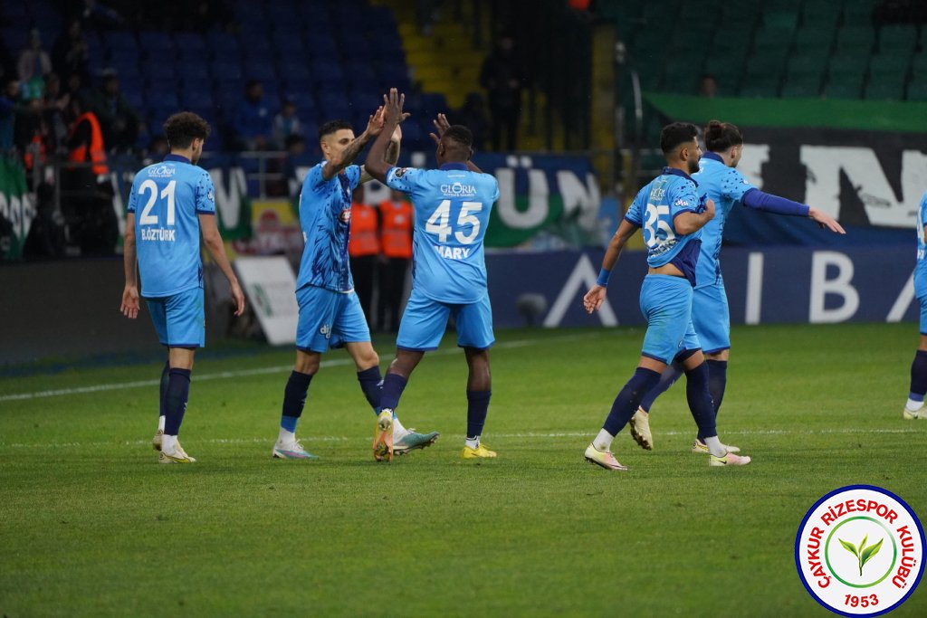 ÇAYKUR RİZESPOR 4-2 TUZLASPOR / Şampiyonluk Yolunda Bir Engel Daha Geçildi