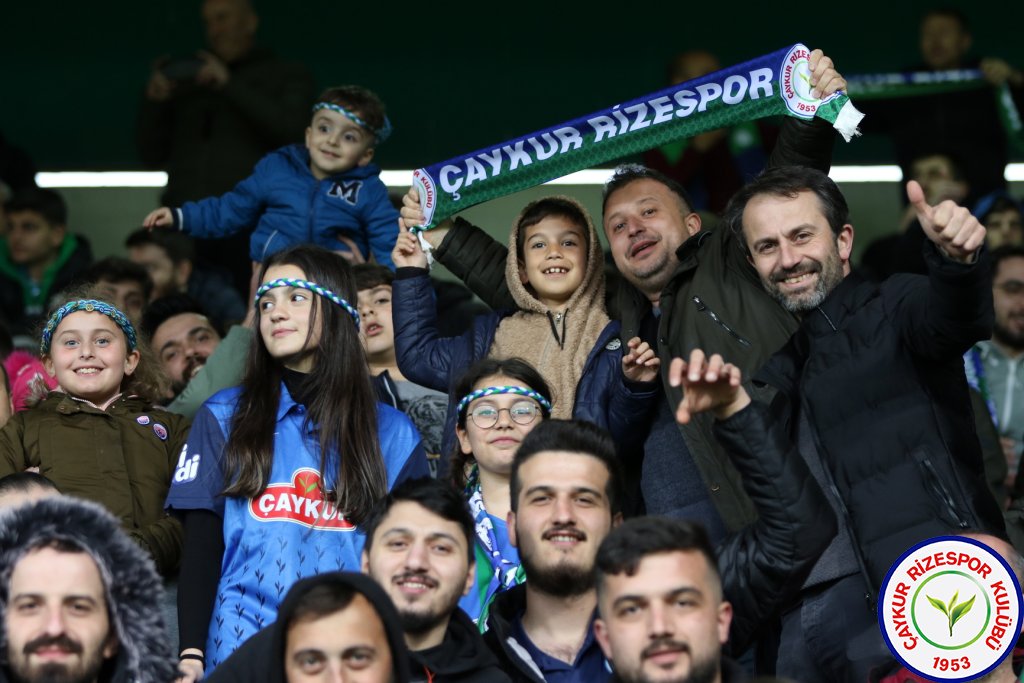 Torunuyla, çocuğuyla maça gelen madalyayı hak etmiyor mu sizce de?