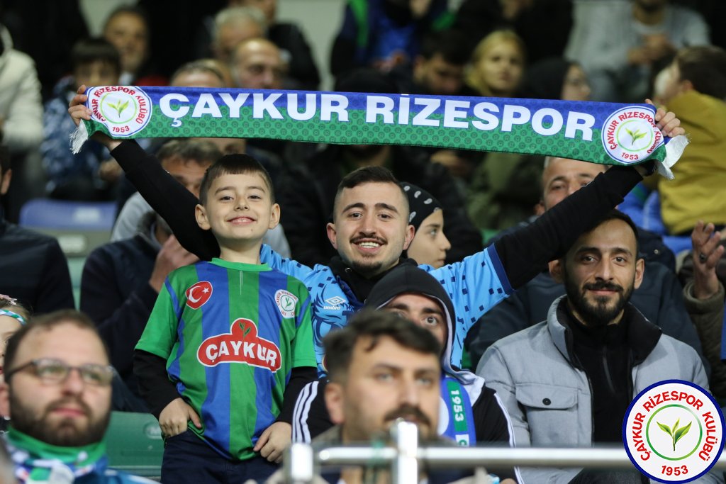 Torunuyla, çocuğuyla maça gelen madalyayı hak etmiyor mu sizce de?
