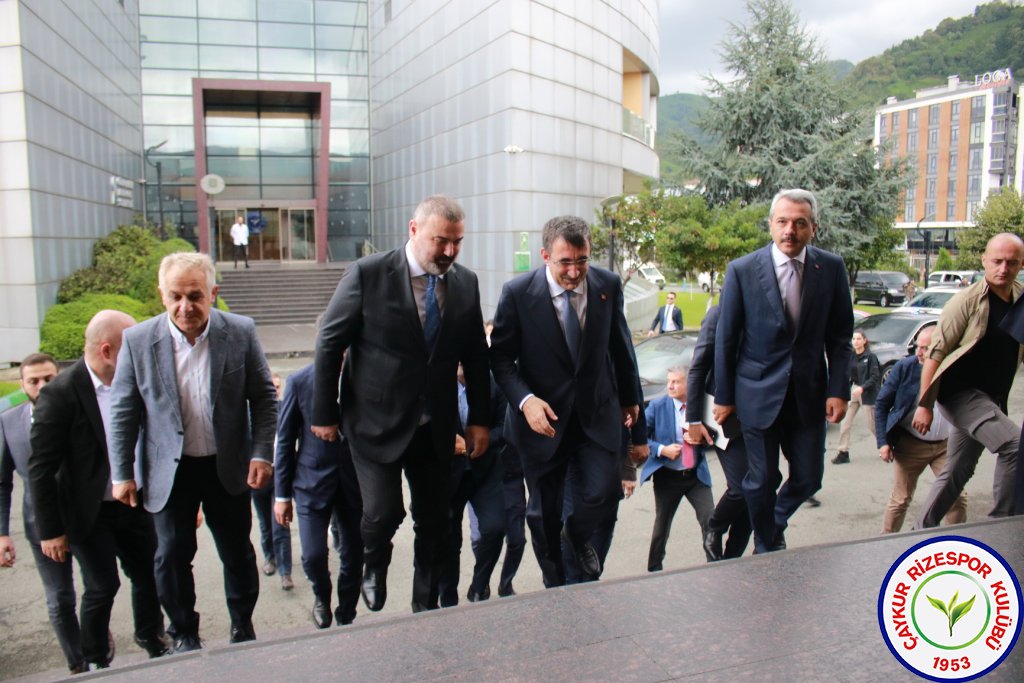 CUMHURBAŞKANI YARDIMCISI CEVDET YILMAZ, ÇAYKUR RİZESPOR’U ZİYARET ETTİ