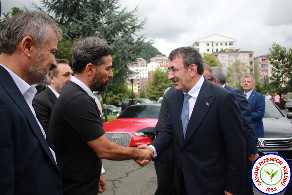 CUMHURBAŞKANI YARDIMCISI CEVDET YILMAZ, ÇAYKUR RİZESPOR’U ZİYARET ETTİ