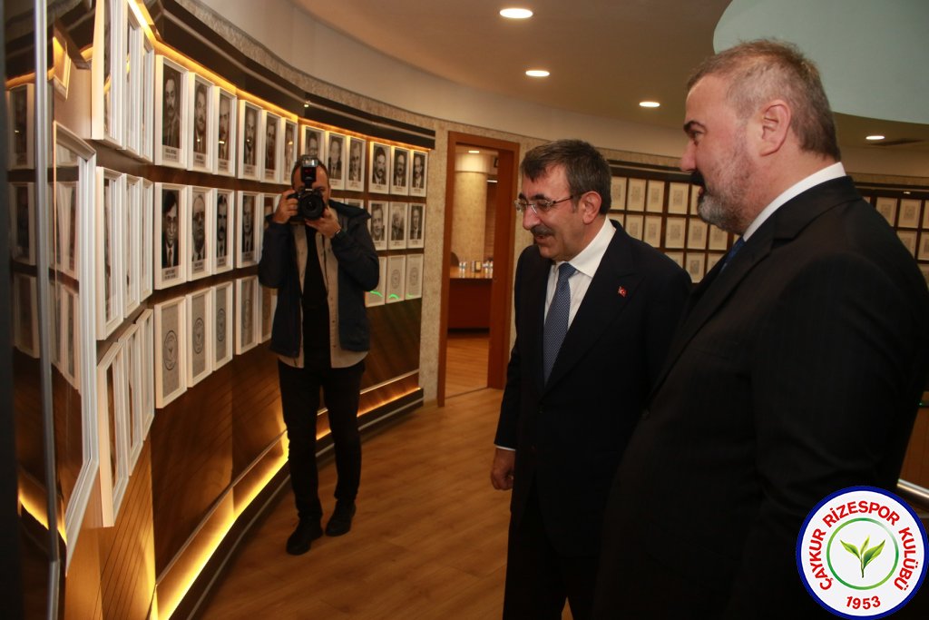 CUMHURBAŞKANI YARDIMCISI CEVDET YILMAZ, ÇAYKUR RİZESPOR’U ZİYARET ETTİ
