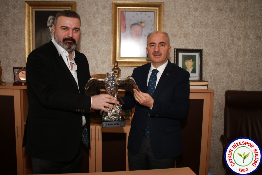 Rize Belediye Başkanı Rahmi Metin Rizespor’u ziyaret etti