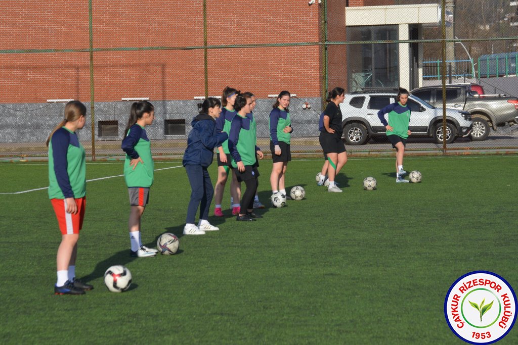 20240327 16.30 çaykur rizespor - rize yeşilçayspor kadın futbol takımı destek antrenmanı