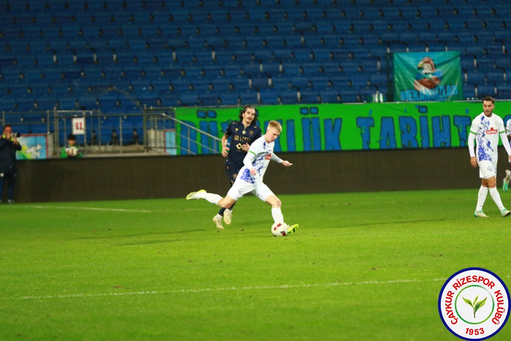 Faye ve Laine kiralık olarak Esenler Erokspor'a transfer oldu