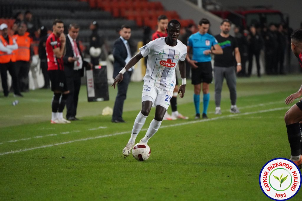 Faye ve Laine kiralık olarak Esenler Erokspor'a transfer oldu
