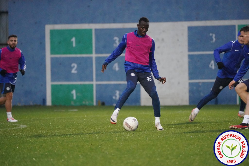 Faye ve Laine kiralık olarak Esenler Erokspor'a transfer oldu