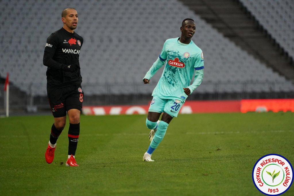 Faye ve Laine kiralık olarak Esenler Erokspor'a transfer oldu