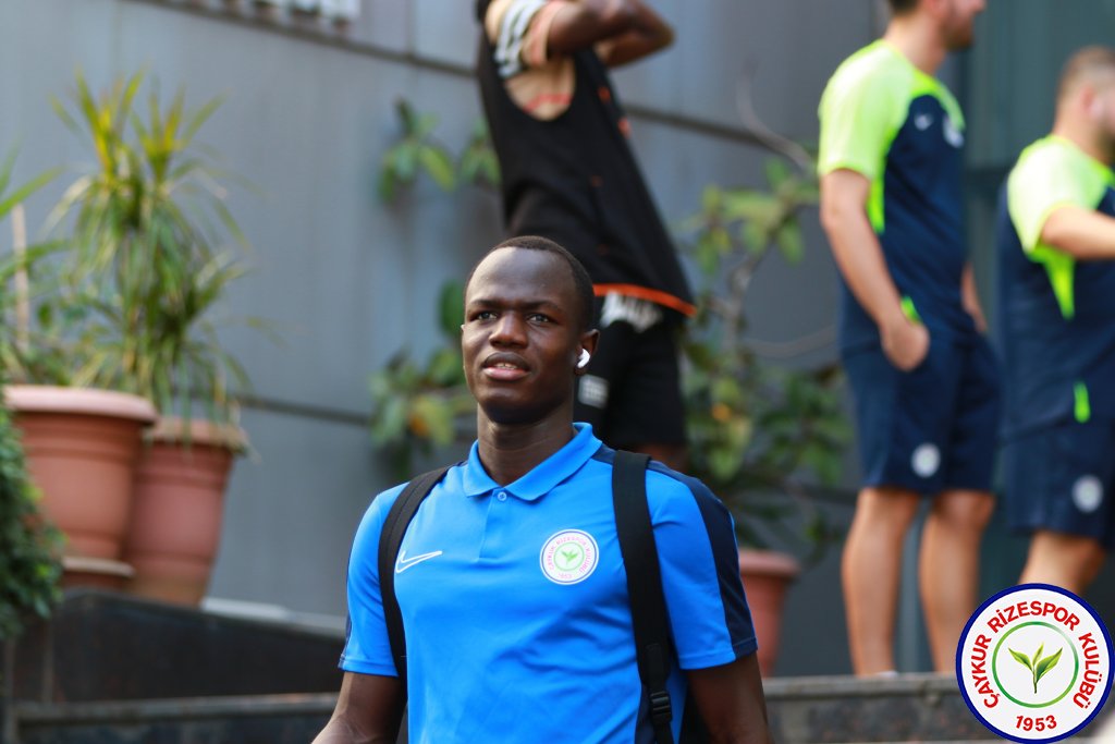 Faye ve Laine kiralık olarak Esenler Erokspor'a transfer oldu
