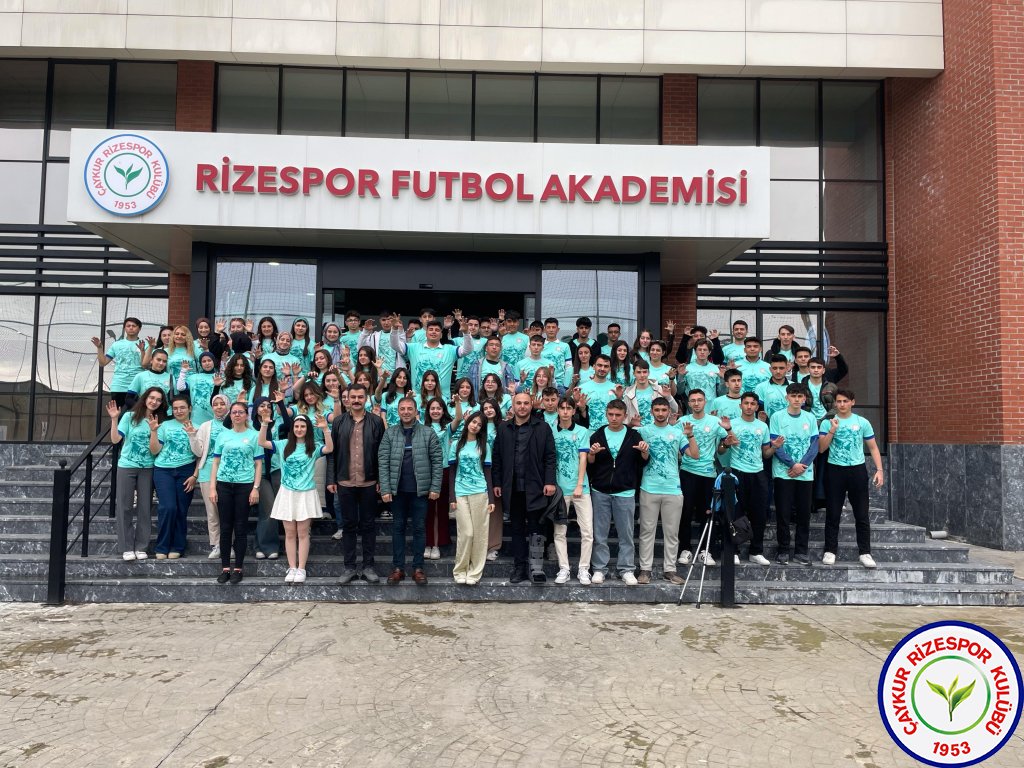 Kahramanmaraş gelen depremzede öğrenciler Rizespor Futbol Akademisinde misafir edildi.