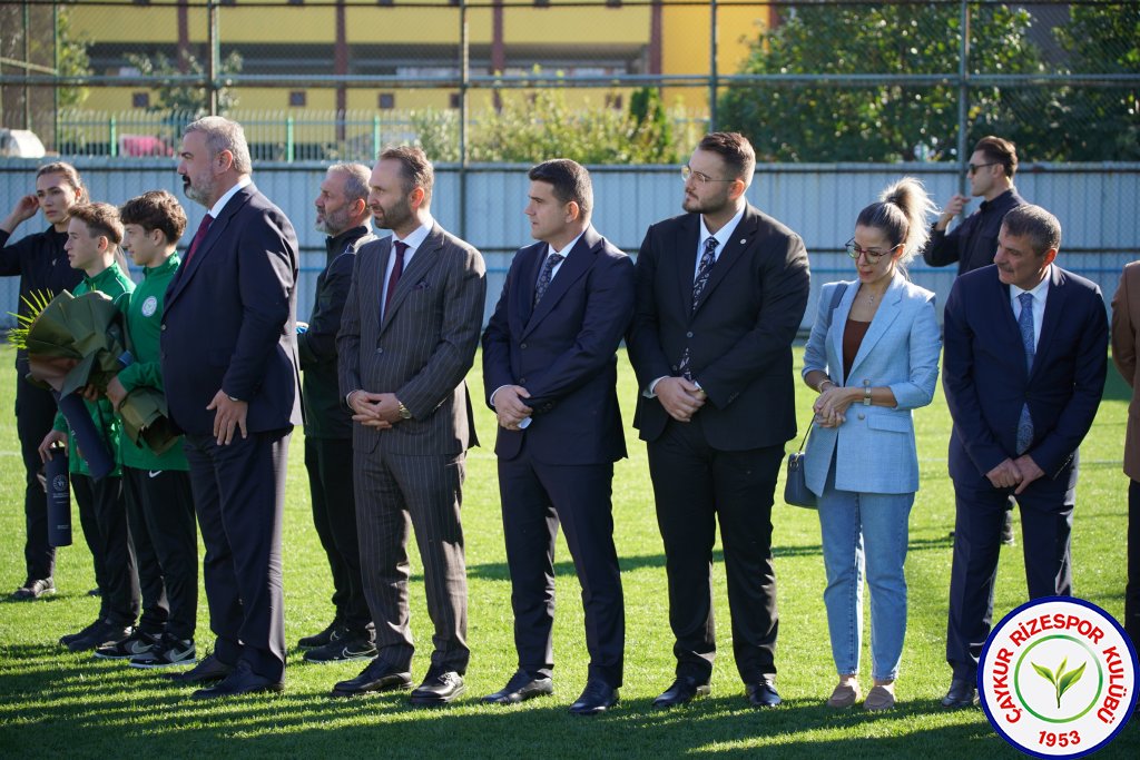 Recep Tayyip Erdoğan, Çaykur Rizespor'u ziyaret etti.