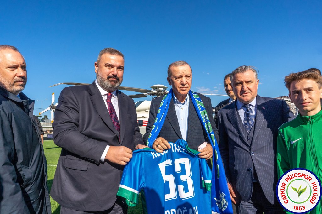 Recep Tayyip Erdoğan, Çaykur Rizespor'u ziyaret etti.