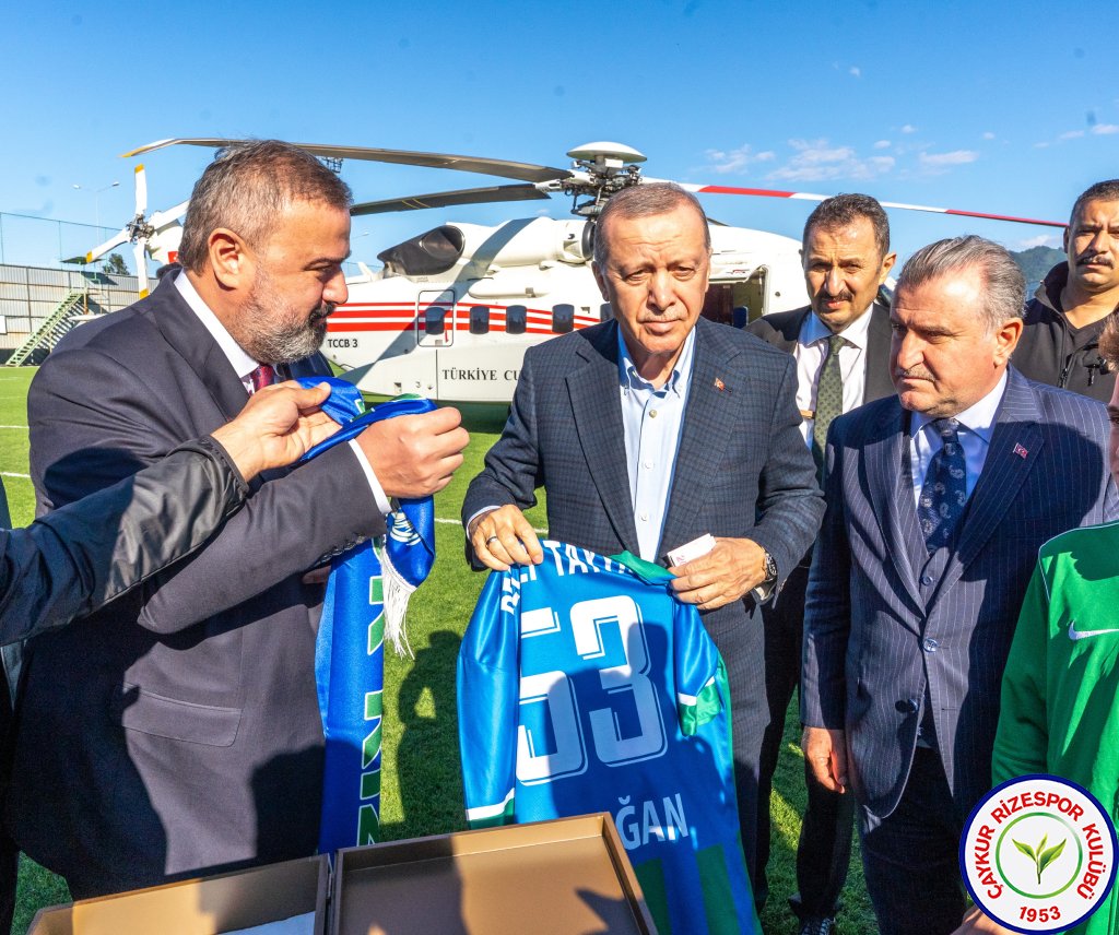 Recep Tayyip Erdoğan, Çaykur Rizespor'u ziyaret etti.
