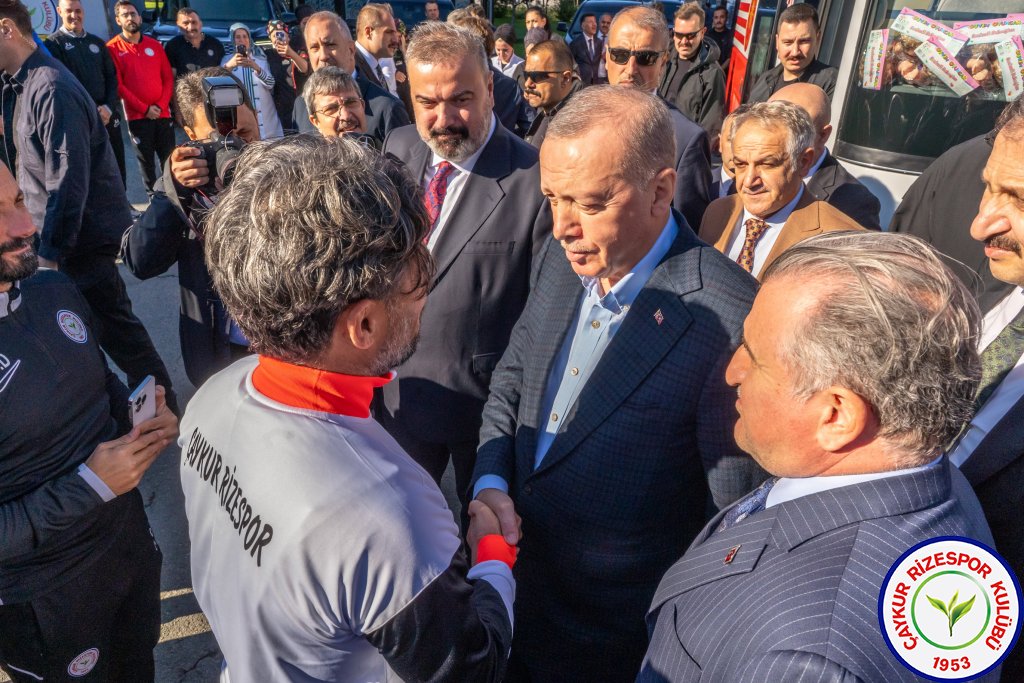 Recep Tayyip Erdoğan, Çaykur Rizespor'u ziyaret etti.