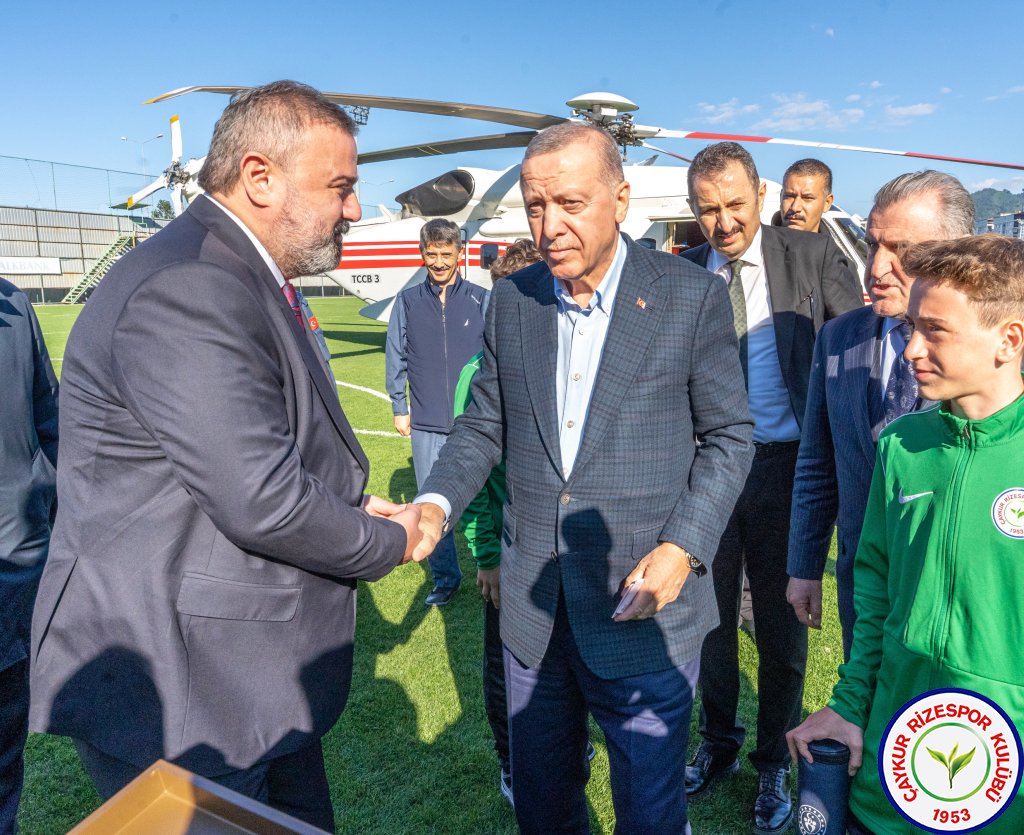 Recep Tayyip Erdoğan, Çaykur Rizespor'u ziyaret etti.