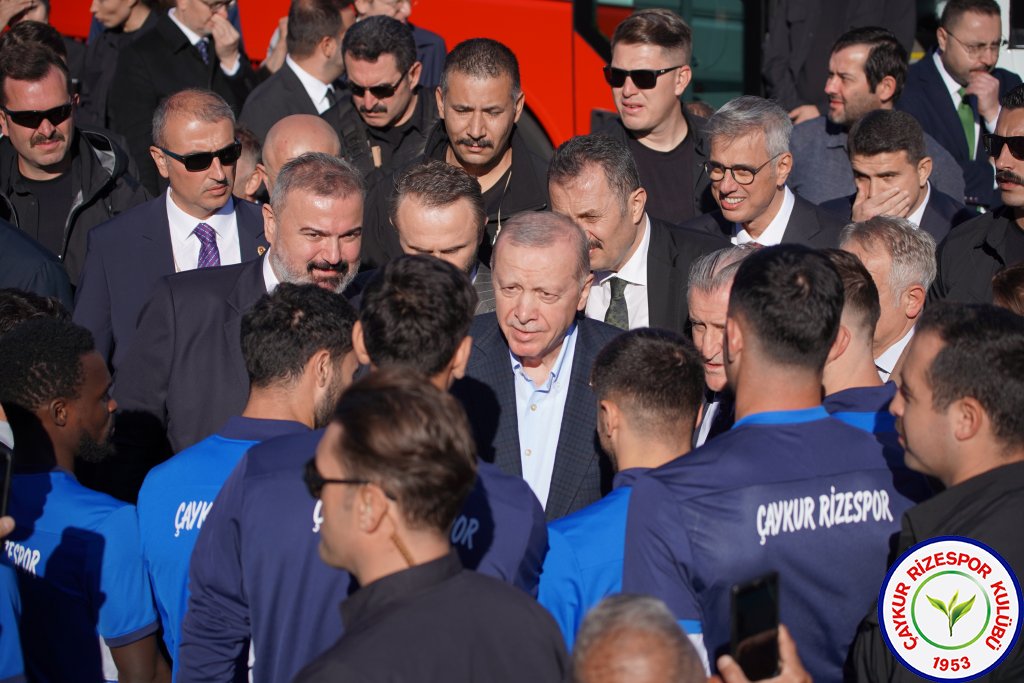 Recep Tayyip Erdoğan, Çaykur Rizespor'u ziyaret etti.