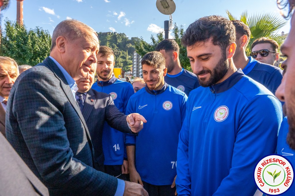 Recep Tayyip Erdoğan, Çaykur Rizespor'u ziyaret etti.