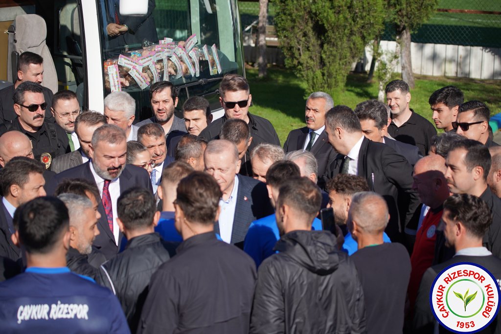 Recep Tayyip Erdoğan, Çaykur Rizespor'u ziyaret etti.