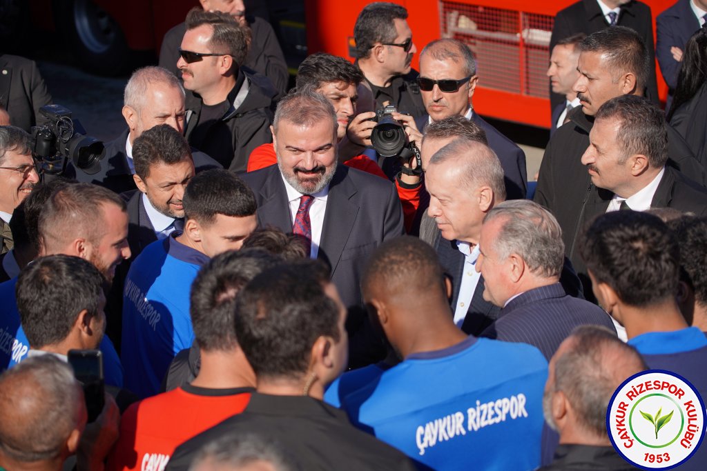 Recep Tayyip Erdoğan, Çaykur Rizespor'u ziyaret etti.