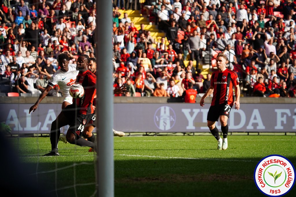 GAZİANTEP FUTBOL KULÜBÜ A.Ş.	2 - 2	ÇAYKUR RİZESPOR A.Ş.