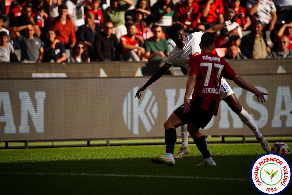 GAZİANTEP FUTBOL KULÜBÜ A.Ş.	2 - 2	ÇAYKUR RİZESPOR A.Ş.