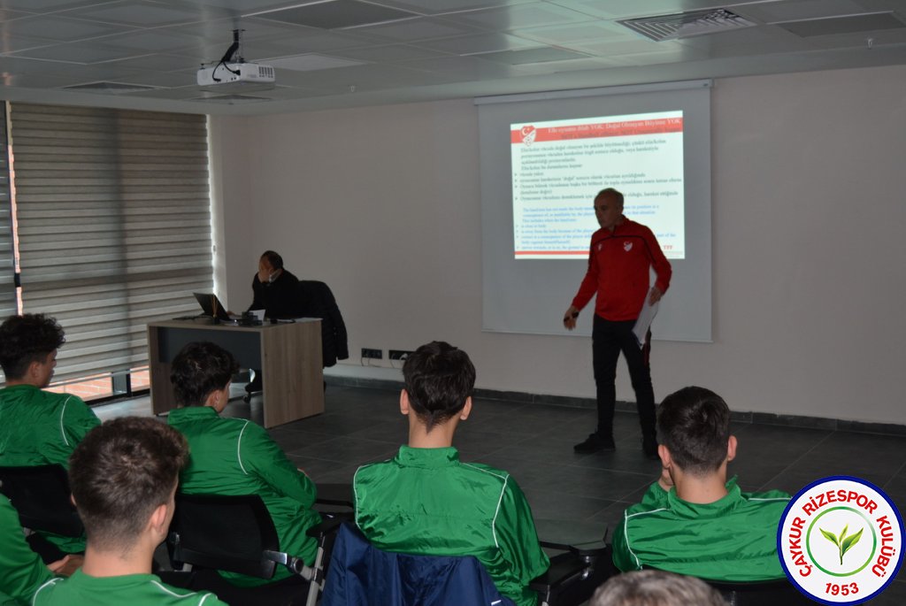 Futbol Akademimizde Sporcu Gelişimine Yönelik Temel Teorik Eğitimler Devam Ediyor