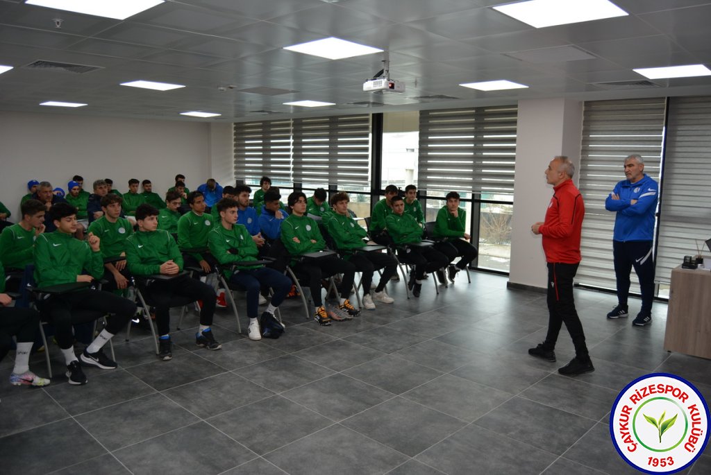 Futbol Akademimizde Sporcu Gelişimine Yönelik Temel Teorik Eğitimler Devam Ediyor