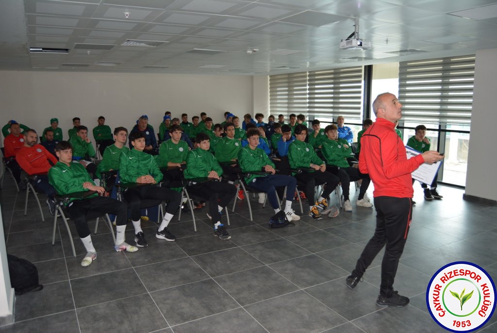 Futbol Akademimizde Sporcu Gelişimine Yönelik Temel Teorik Eğitimler Devam Ediyor