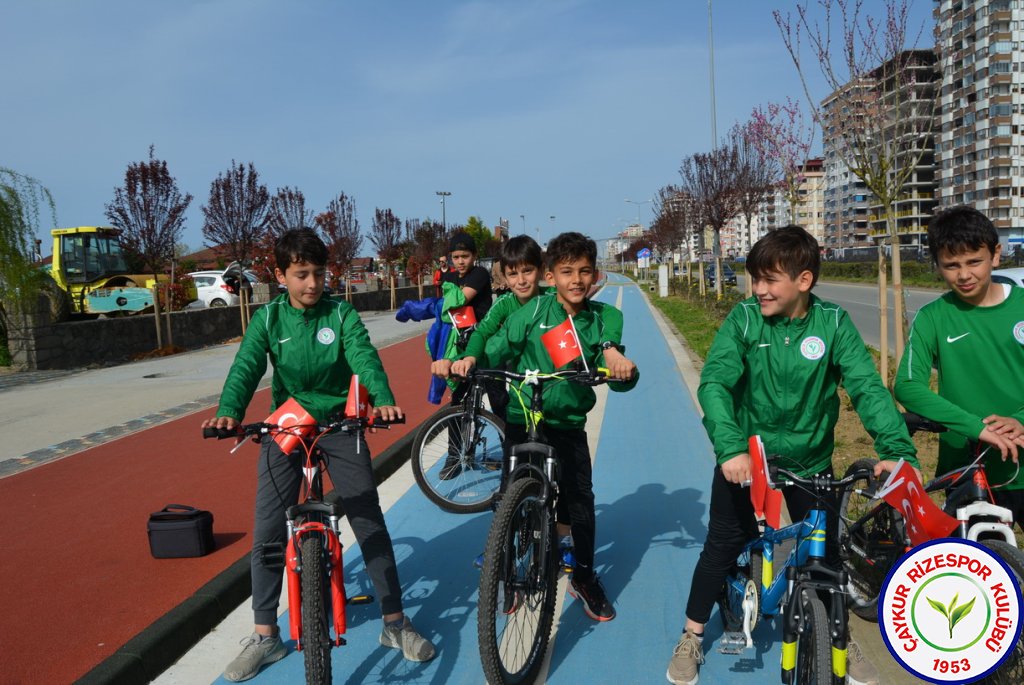 Rizespor Akademi 23 Nisan Bisiklet Turu büyük bir coşkuyla yapıldı.