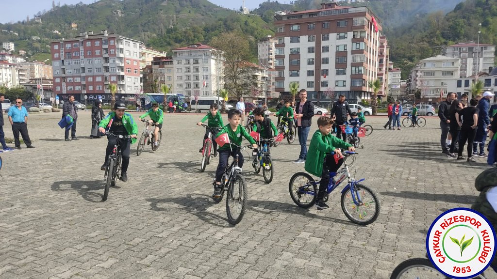 Rizespor Akademi 23 Nisan Bisiklet Turu büyük bir coşkuyla yapıldı.