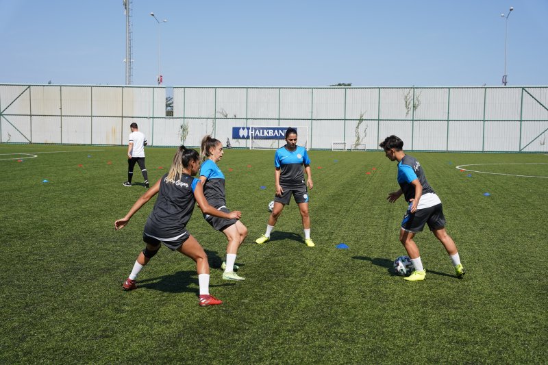 Çaykur Rizespor’umuz, Kadın Futbol Takımı’nı Kurdu