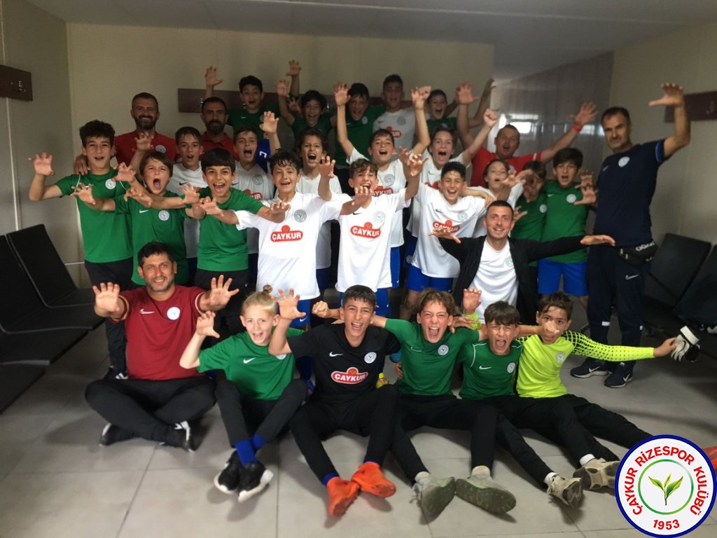 Türkiye Futbol Federasyonu U12 Minikler Şenlik Liginde Çaykur Rizespor U12 Mavi Takım ve Çaykur Rizespor U12 Yeşil Takım Şampiyon oldu.