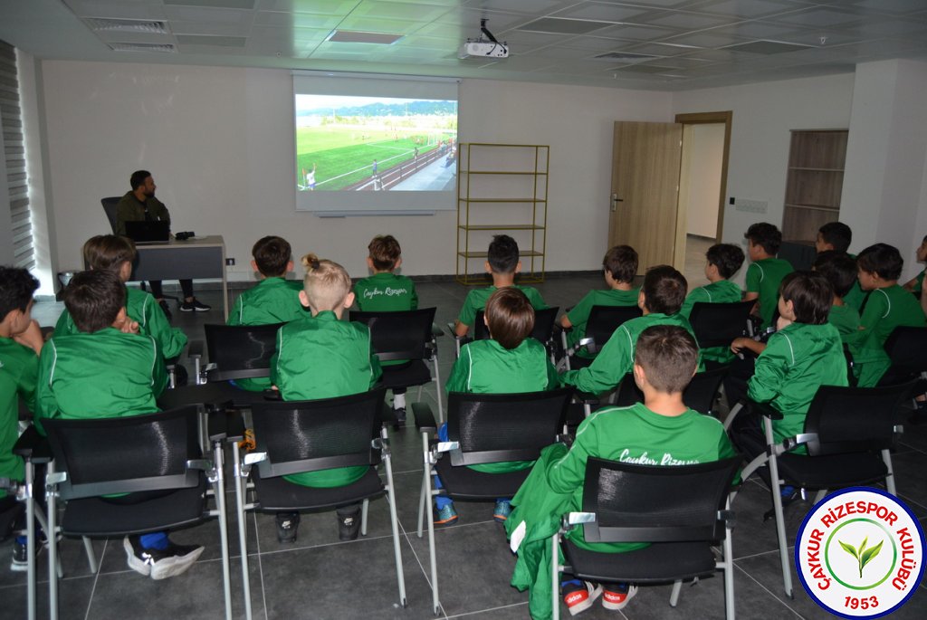 Türkiye Futbol Federasyonu U12 Minikler Şenlik Liginde Çaykur Rizespor U12 Mavi Takım ve Çaykur Rizespor U12 Yeşil Takım Şampiyon oldu.