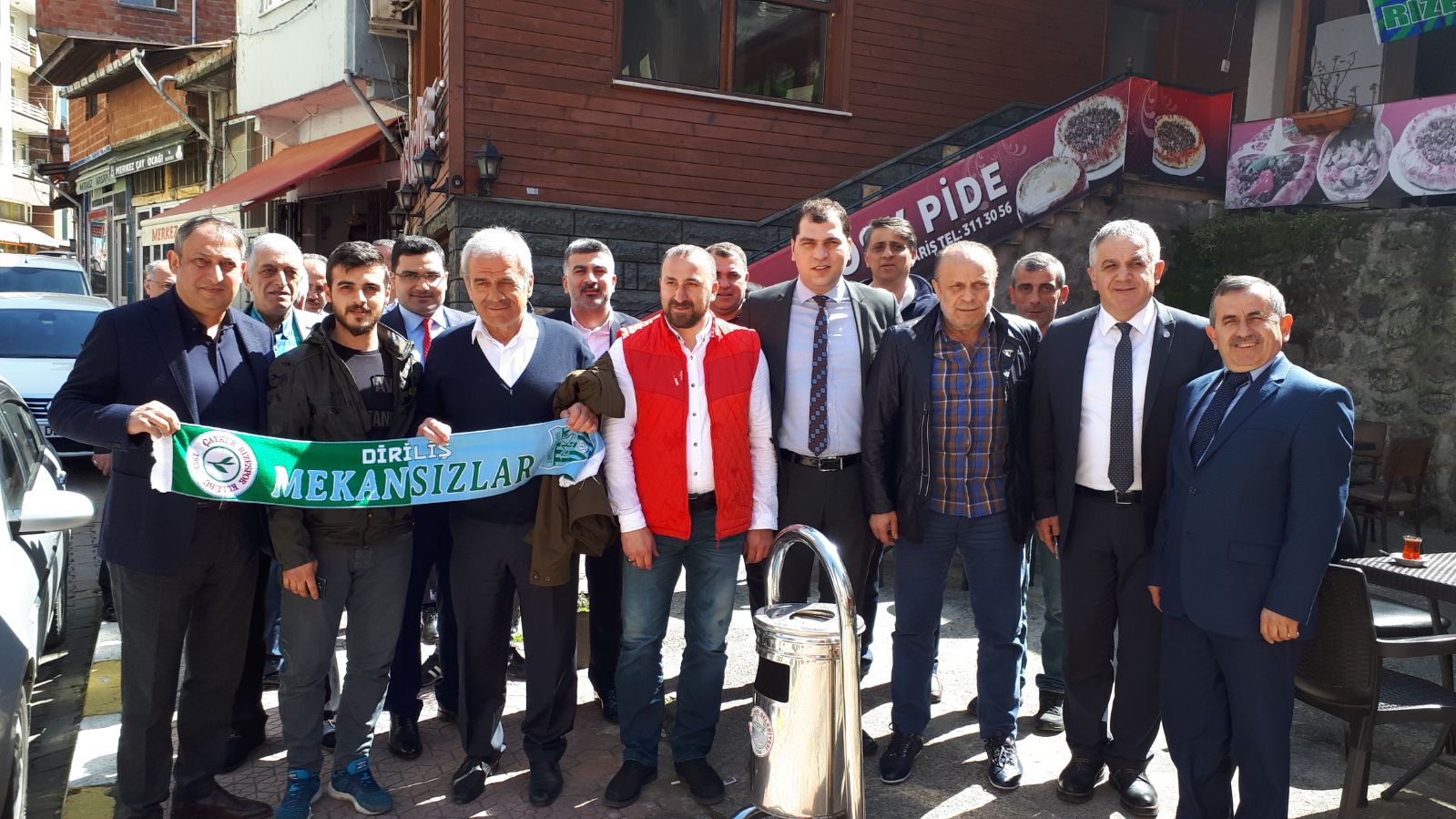Başkanımız Hasan Kemal Yardımcı Derepazarı ilçesi esnafıyla bir araya gelip kahvaltı yaptı