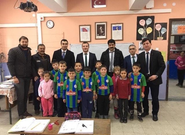 Çaykur Rizespor 'Minik Kalpler Okul-Kulüp Projesi' sosyal sorumluluk etkinlikleri ile İzmir'de