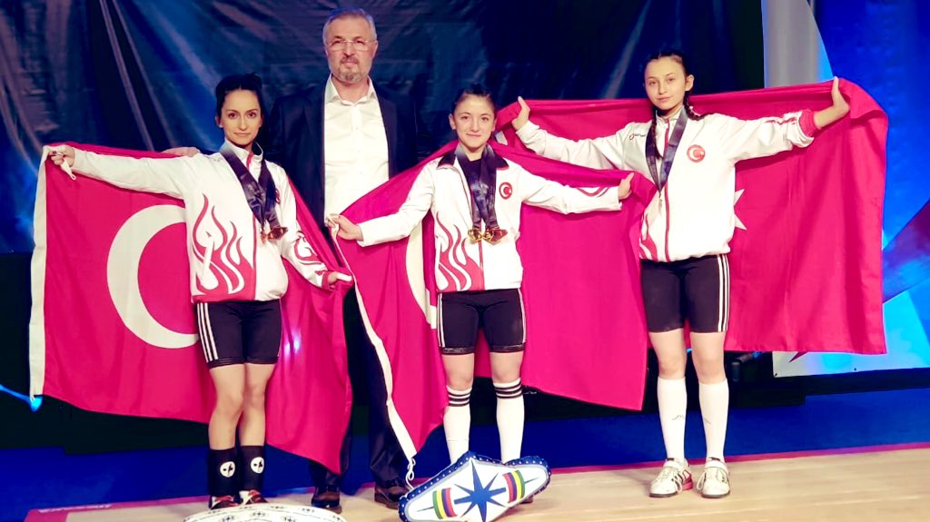 Çaykur Rizespor halter takımı sporcusu Cansu Bektaş dünya şampiyonu oldu