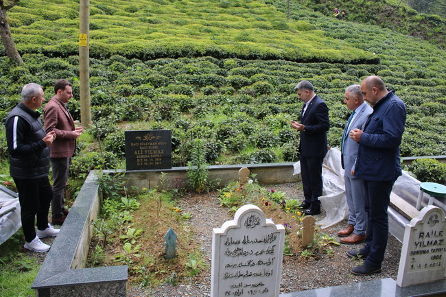 Ahmet Hamdi Yılmaz'ın mezarı ziyaret edildi