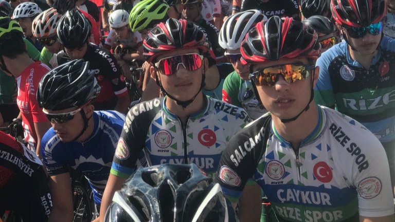 Çaykur Rizespor Bisiklet Takımı, Pedalları Konya'da Çevirdi