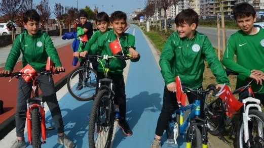 Rizespor Akademi 23 Nisan Bisiklet Turu büyük bir coşkuyla yapıldı.