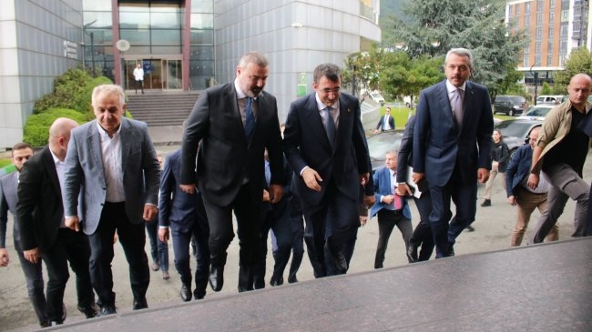 CUMHURBAŞKANI YARDIMCISI CEVDET YILMAZ, ÇAYKUR RİZESPOR’U ZİYARET ETTİ