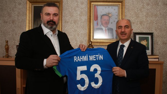 Rize Belediye Başkanı Rahmi Metin Rizespor’u ziyaret etti