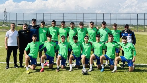 Rize Güneysu Spor Lisesi futbol takımı Türkiye Üçüncüsü oldu.